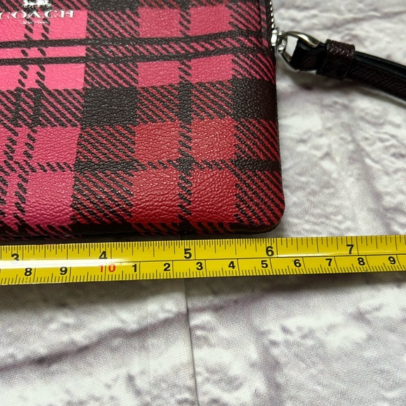 Coach limited edition corner zip wristlet wallet pink red plaid - Picture 5 of 6